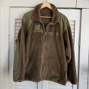 US Army ECWCS Gen III Polartec Fleece Jacket Mens Large Reg. USA Made Coyote